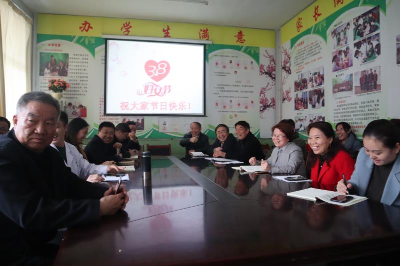 河东少儿推拿学校党支部、工会召开庆“三八”国际妇女节座谈会